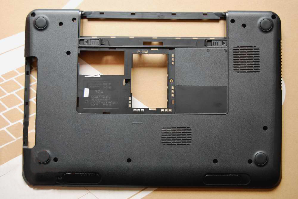 thay vỏ laptop mặt đáy của laptop